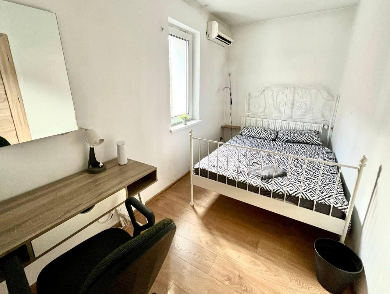 Comfy, Nice And Small Room In Краків Екстер'єр фото